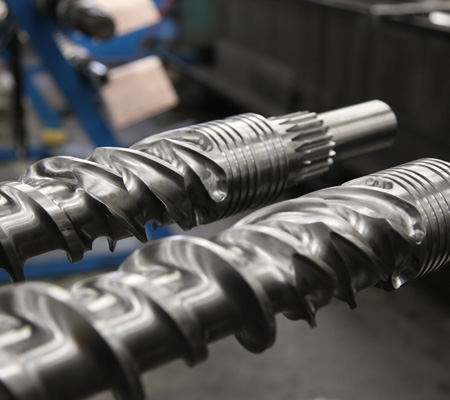 Rubber extruder screws