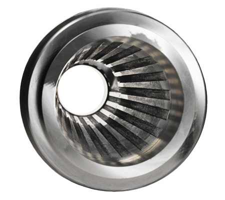 Straight groove feed throat